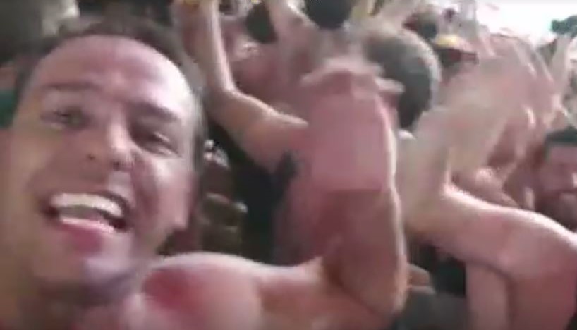 Ignacio Ruglio festejando el gol de Lucas Viatri en Maracaná. Foto: captura.