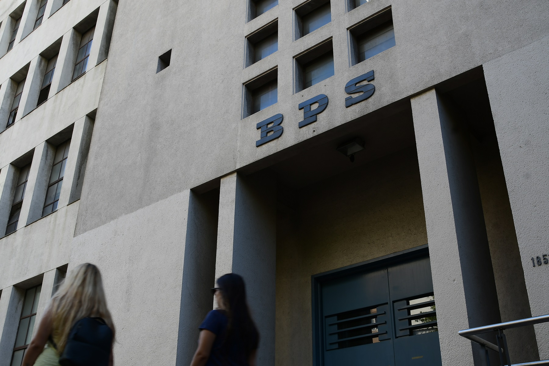 Fachada del BPS. Foto: Estefanía Leal.