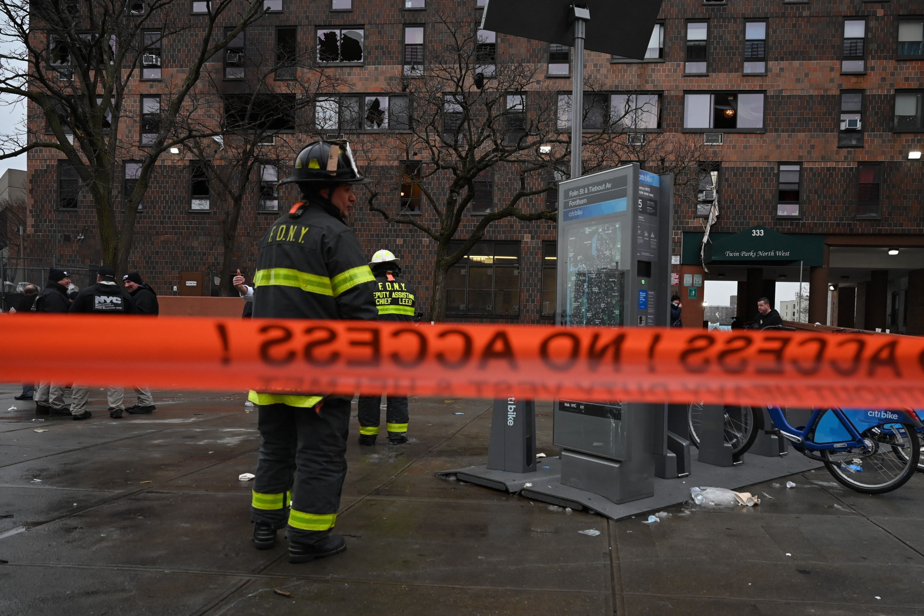 El edificio del Bronx tras el incendio. Foto: AFP