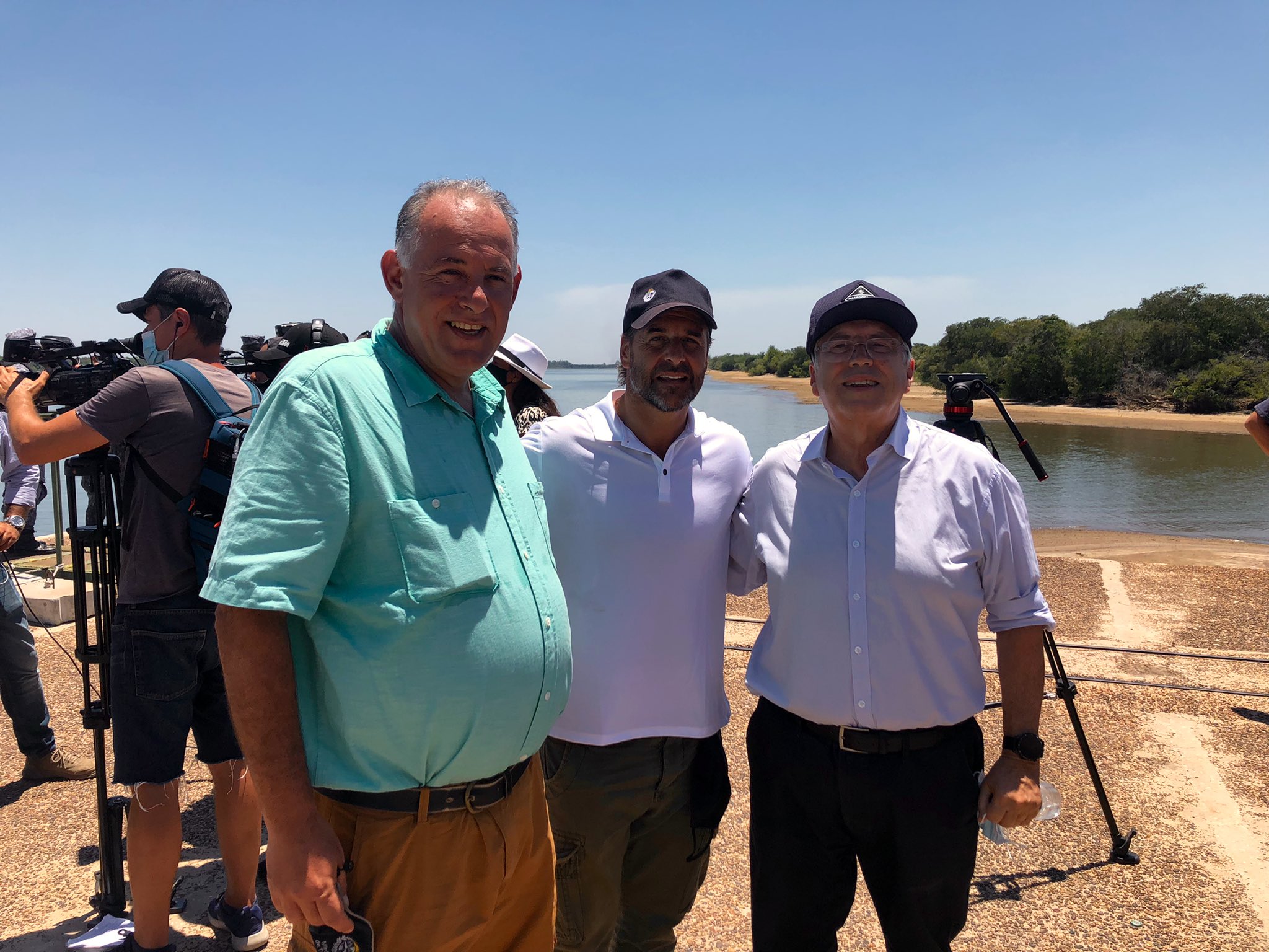 Luis Lacalle Pou junto a Gilbert Butler. Foto: Twitter Tabaré Viera.