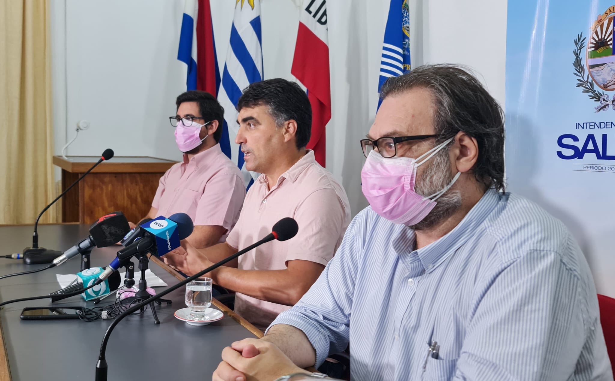Conferencia del intendente de Salto Andrés Lima, el secretario general interino Regino López y el coordinador general de la comuna, Juan Pablo Cesio. Foto: Hugo Lemos