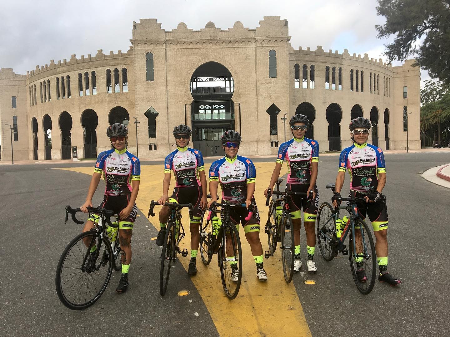 Las chicas del D'Amico de Argentina en Colonia. Foto: D'Amico Cycling Women - Arg?.