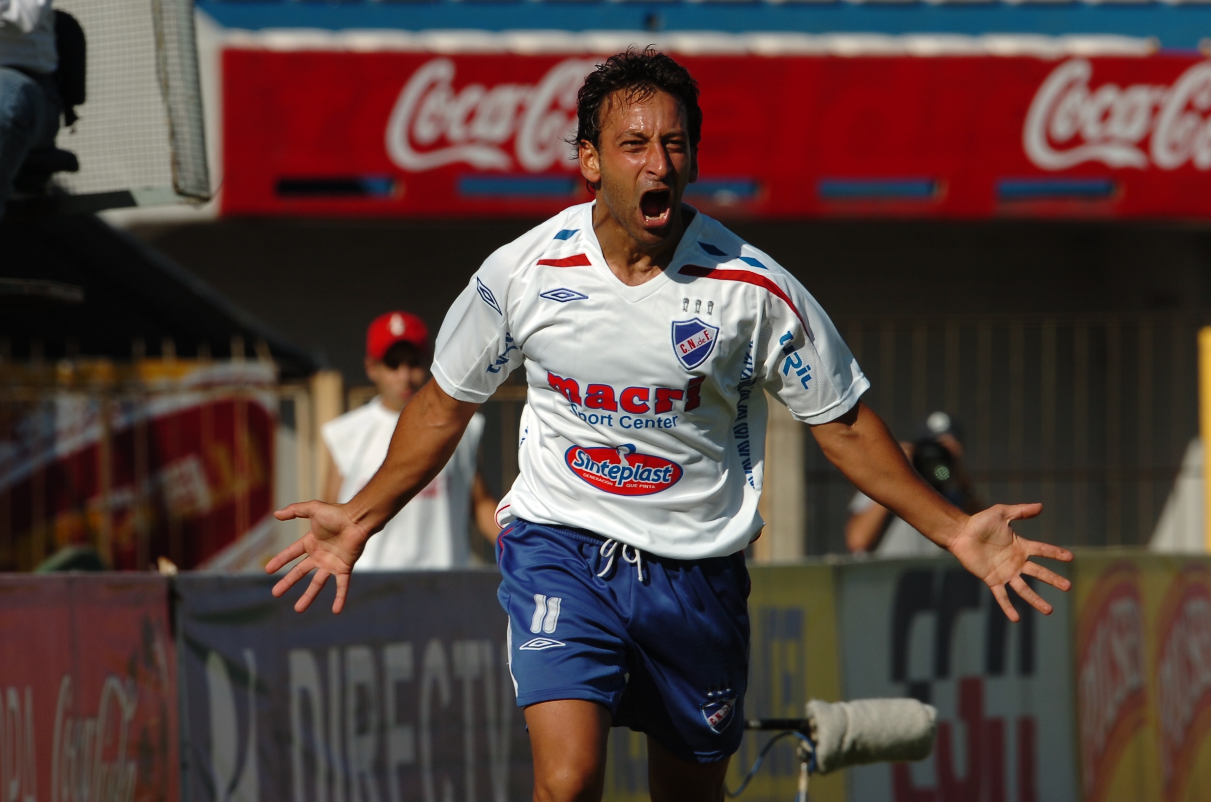 Sergio Blanco defendiendo los colores de Nacional. Foto: Archivo El País.