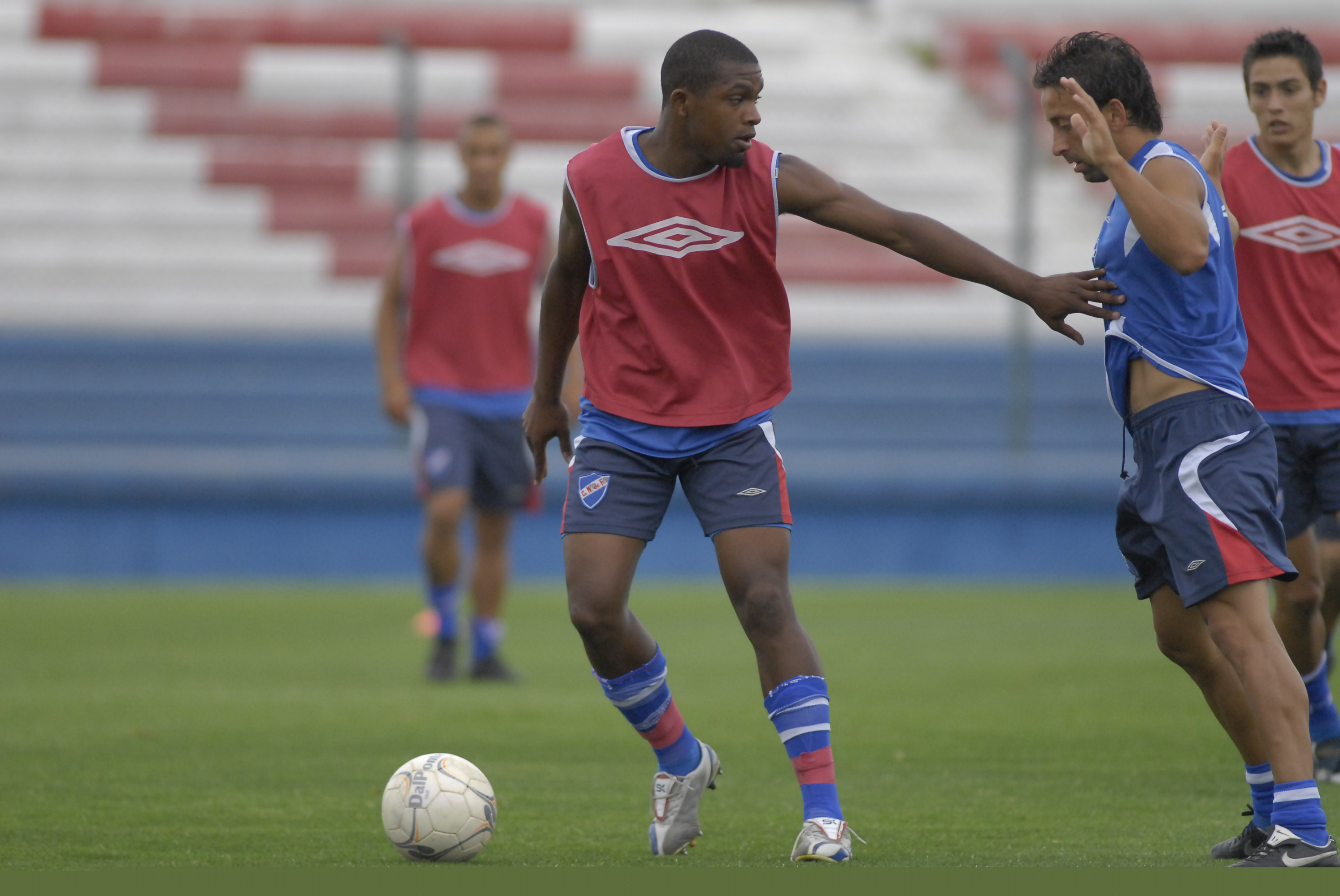 Santiago García y Sergio Blanco durante un entrenamiento en Nacional. Foto: Archivo El País.
