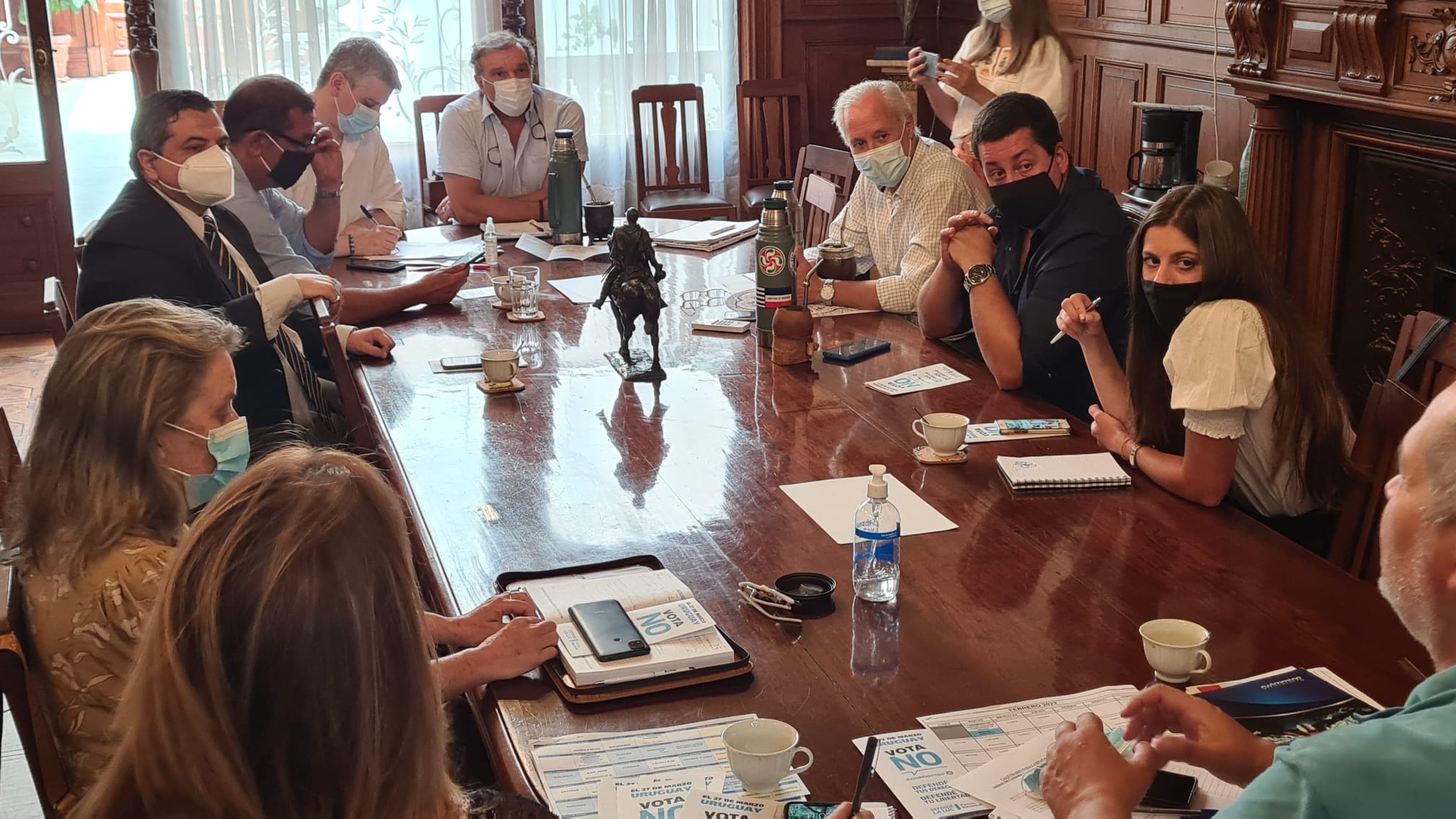 Reunión de la Comisión por la LUC para definir aspectos de campaña. Foto: Partido Nacional