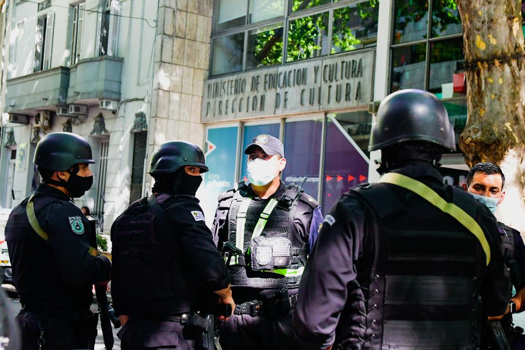 Un hombre armado ingresó a la Dirección de Cultura del MEC. Foto: Estefanía Leal