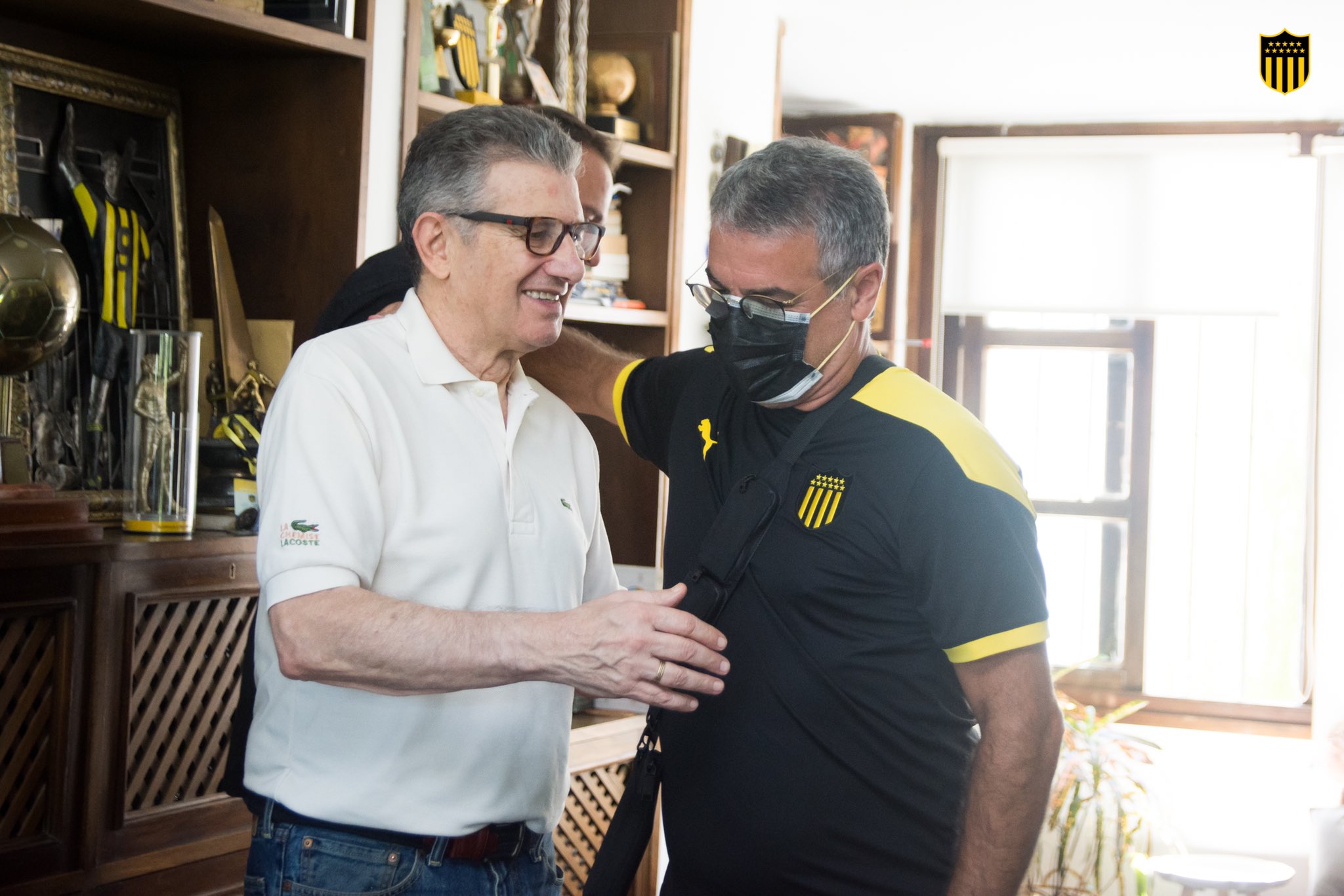Pablo Bengoechea saludando a Fernando Morena por su cumpleaños. Foto:@OficialCAP