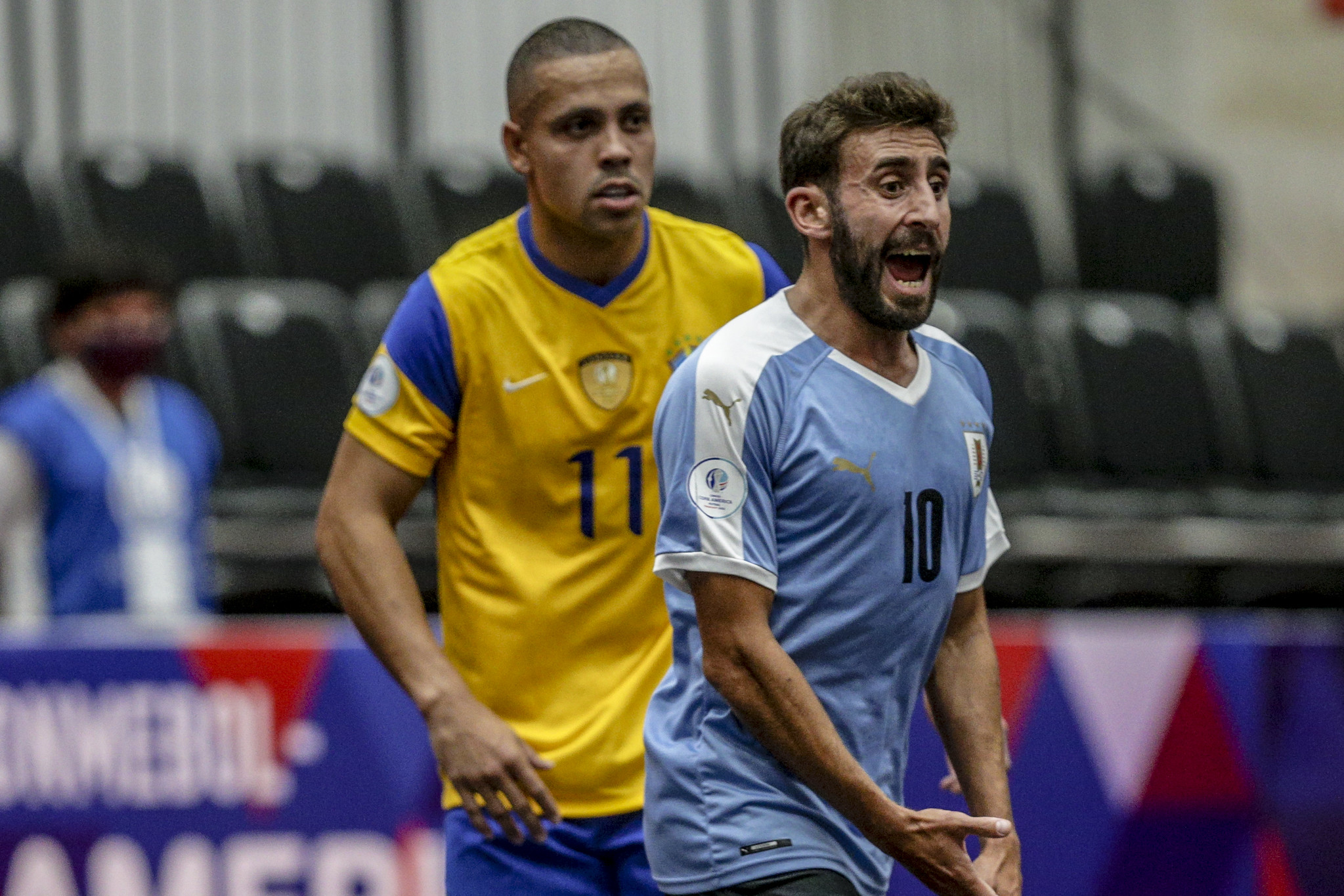 Uruguay luchó ante Brasil pero no pudo meterse en semis de la Copa América de futsal. Fotos: Conmebol