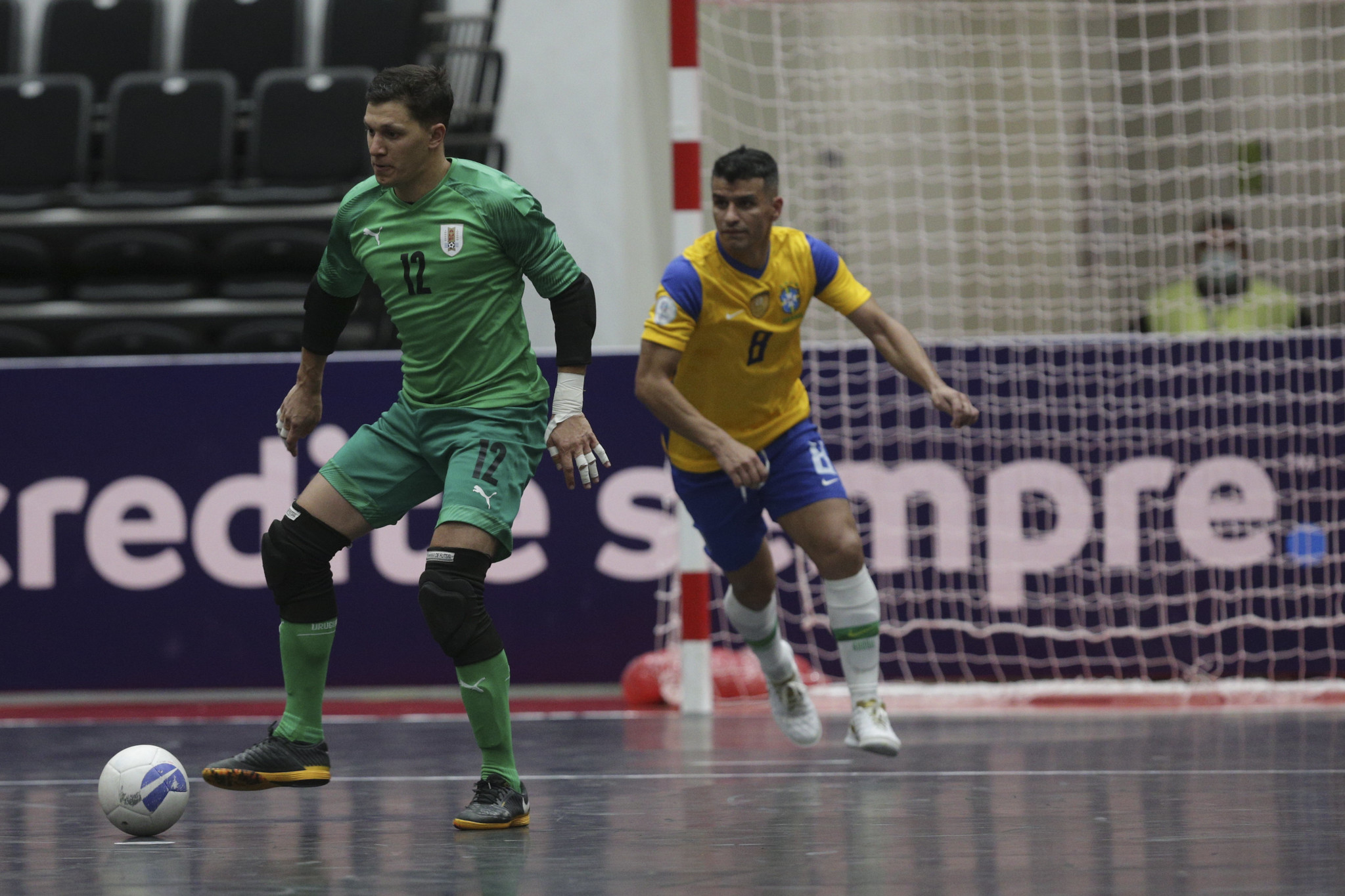 Uruguay luchó ante Brasil pero no pudo meterse en semis de la Copa América de futsal. Fotos: Conmebol