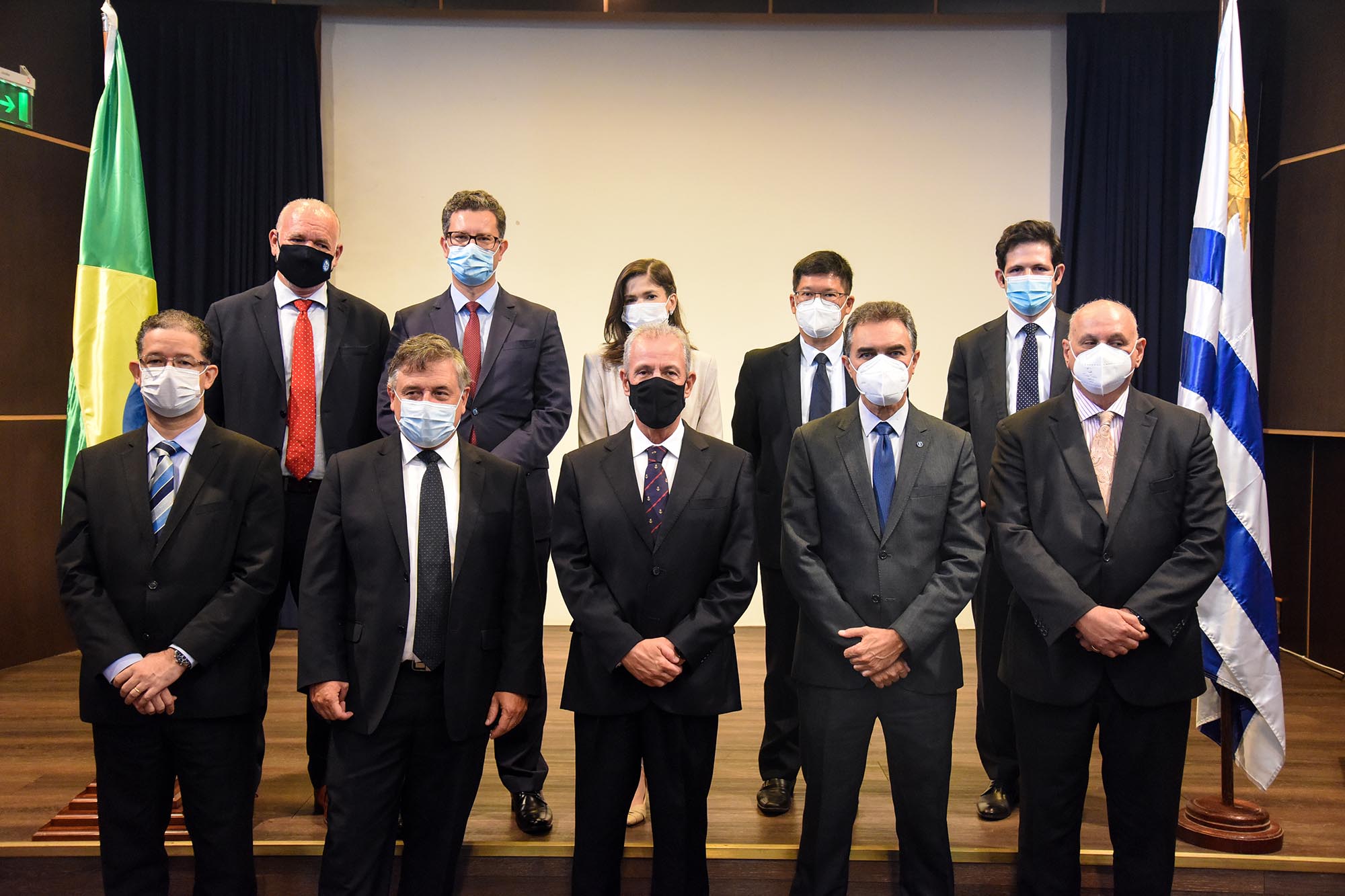 Paganini con la delegación brasileña. Foto: Ministerio de Industria, Energía y Minería