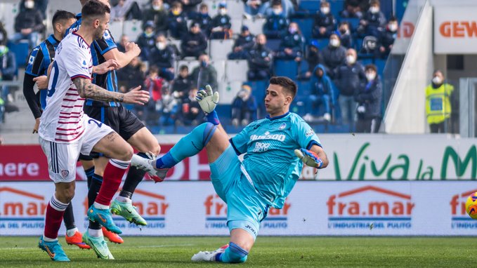 Pereiro y uno de sus goles. FOTO: Cagliari.