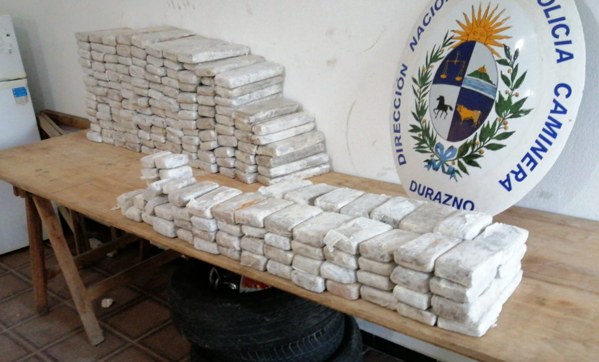 Marihuana encontrada en auto por Policía Caminera. Foto: Ministerio del Interior