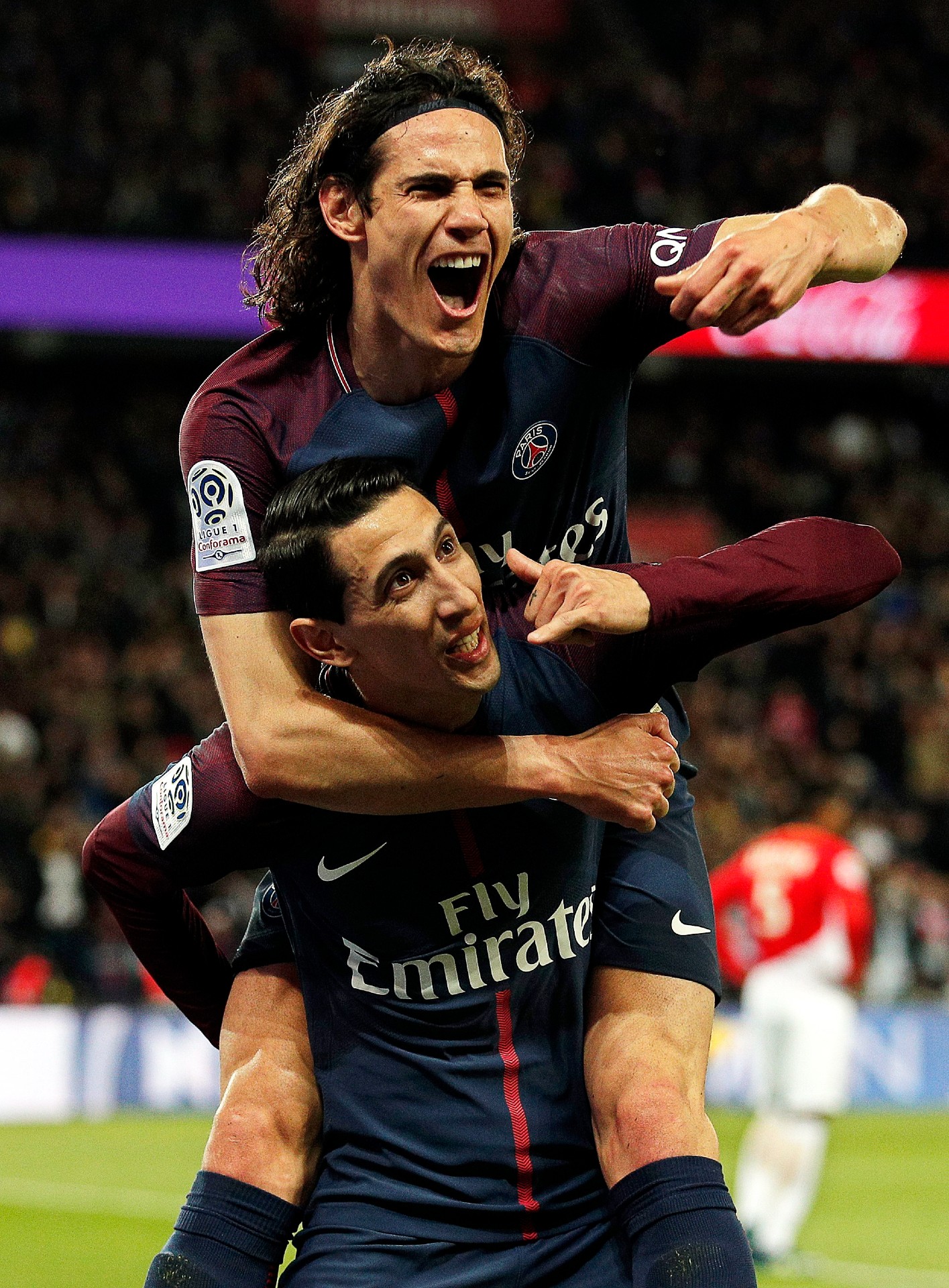Edinson Cavani y Ángel Di María festejando un gol en PSG. Foto: Archivo El País