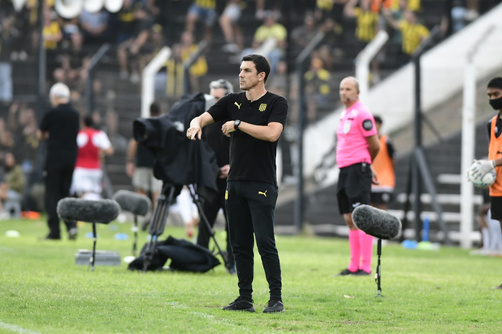 Mauricio Larriera en el duelo entre Danubio y Peñarol. Foto: Marcelo Bonjour.