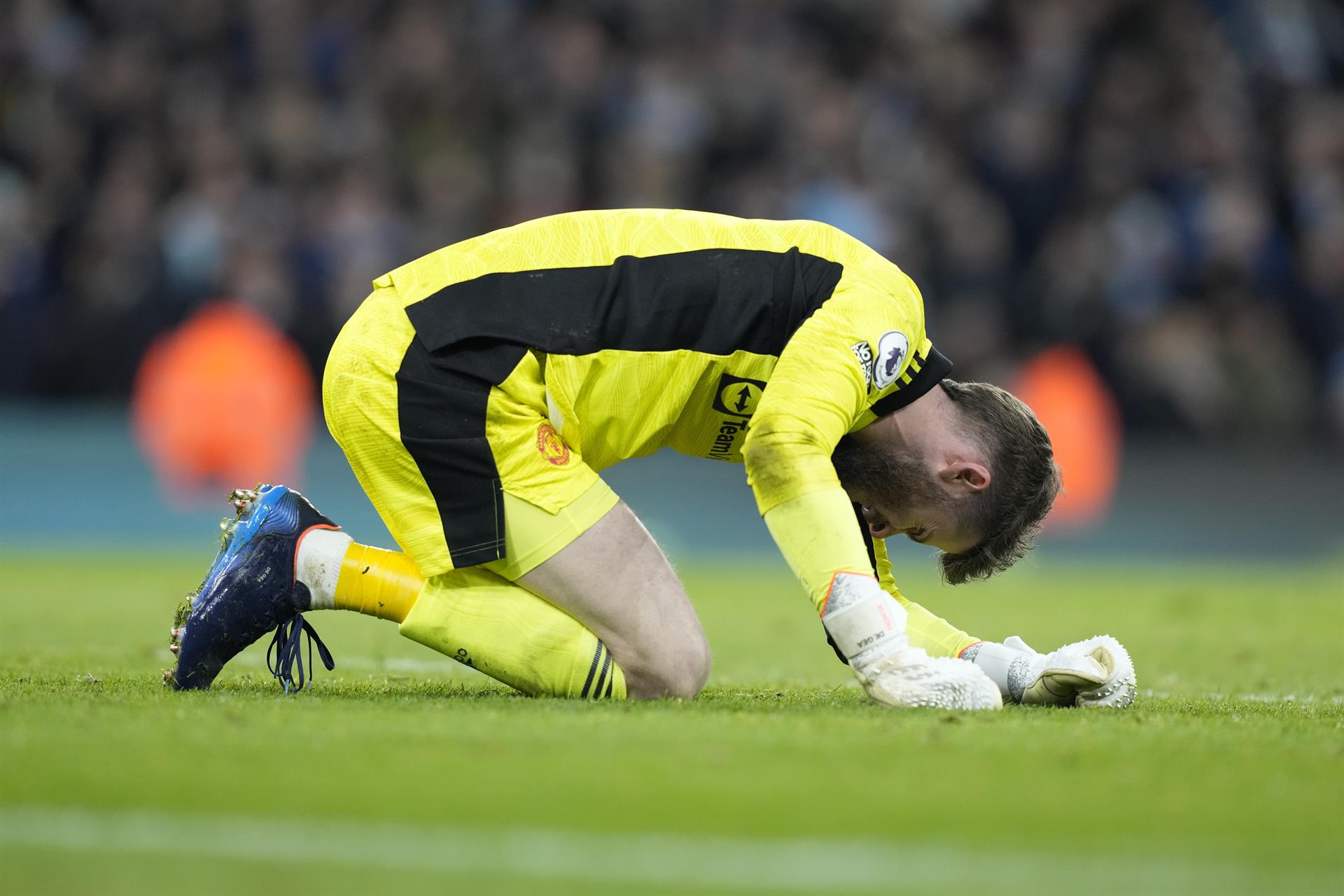 De Gea se lamenta por la goleada del Manchester City. Foto: EFE.