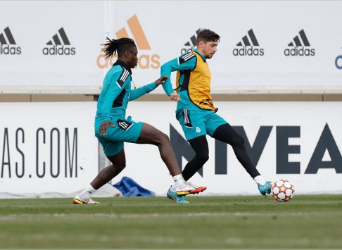 Federico Valverde en la previa del Real Madrid-PSG.