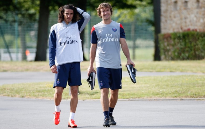 Edinson Cavani y Diego Lugano entrenando en el PSG. Foto: AFP.