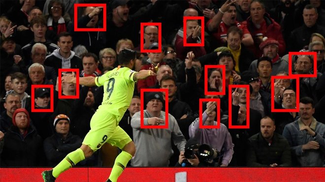 La bronca de los hinchas de Manchester United con Luis Suárez tras su gol. Foto: AFP y montaje Sport.