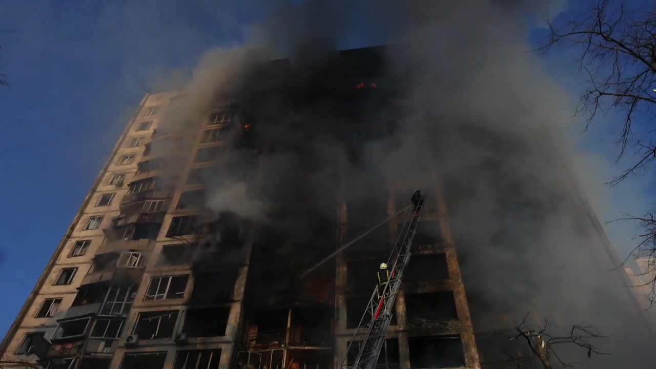 Edificio bombardeado en Kiev. Foto: EFE