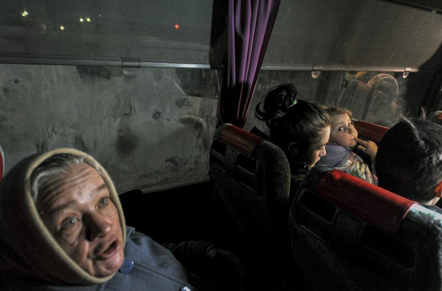 Evacuados de Mariupol, hasta la frontera con Rusia. EFE/EPA/ARKADY BUDNITSKY