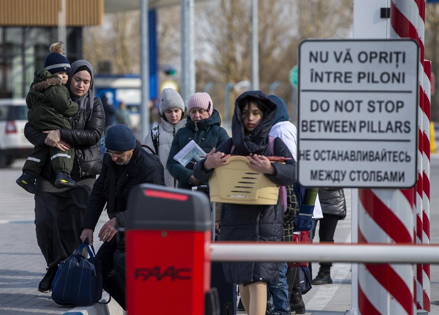 Refugiados ucranianos llegan a Moldavia. EFE/EPA/DUMITRU DORU