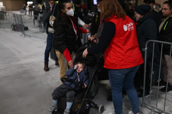 Niños viajan acompañados de sus madres. Foto: Aníbal Greco, LA NACIÓN (GDA)