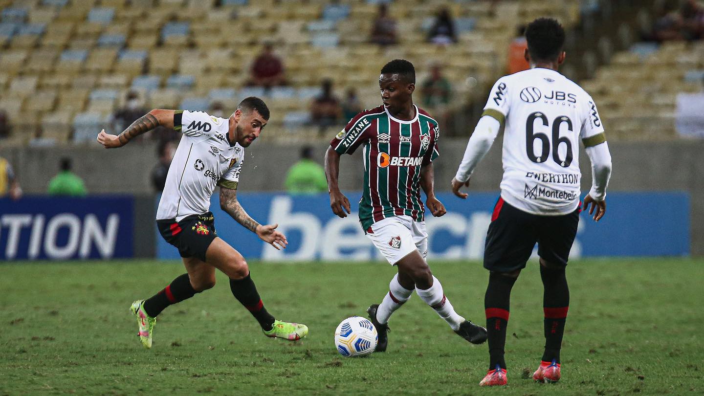Juan Cazares defendiendo la camiseta del Fluminense.