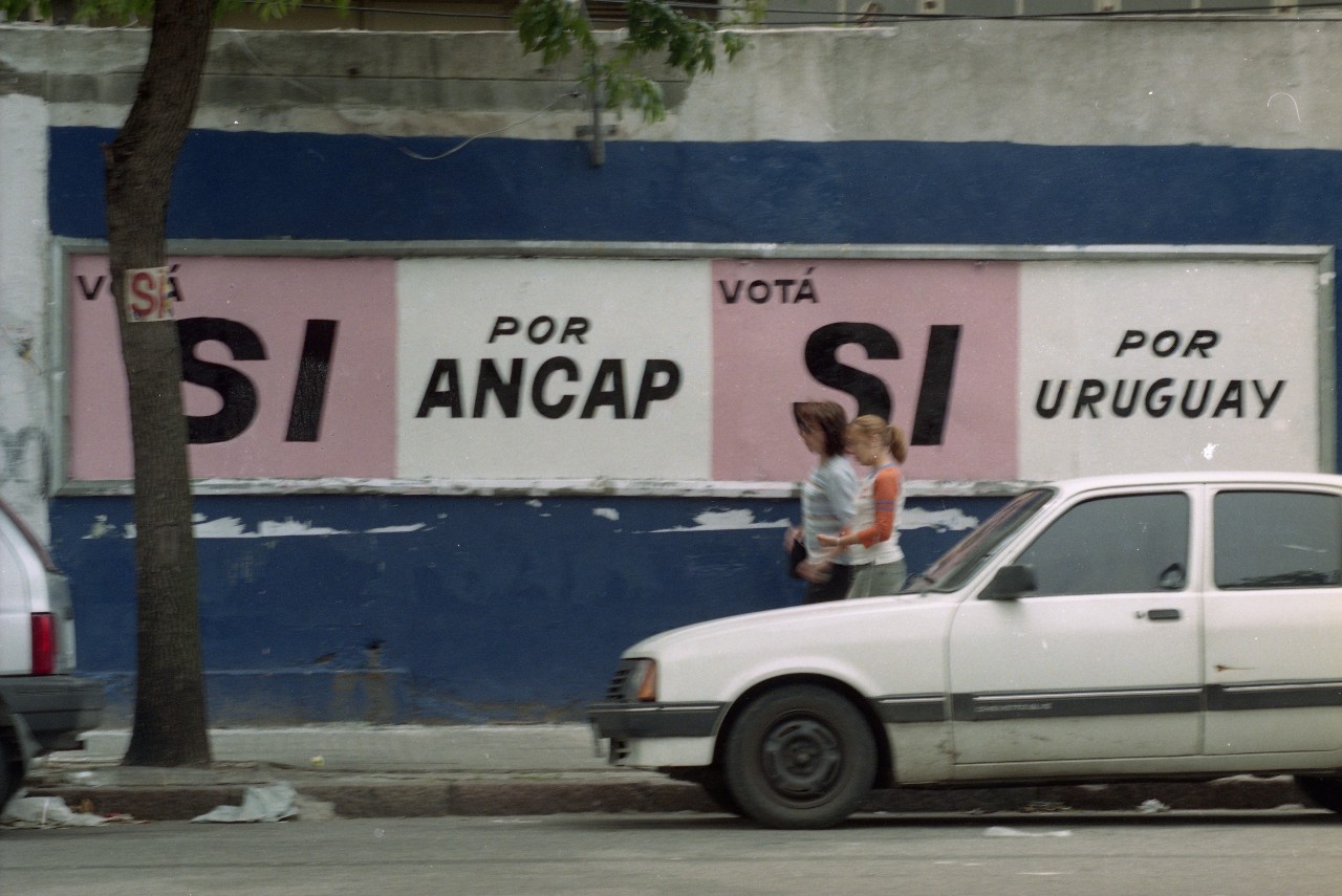 Publicidad a favor del Sí para derogar la ley de Ancap. Foto: archivo El País.