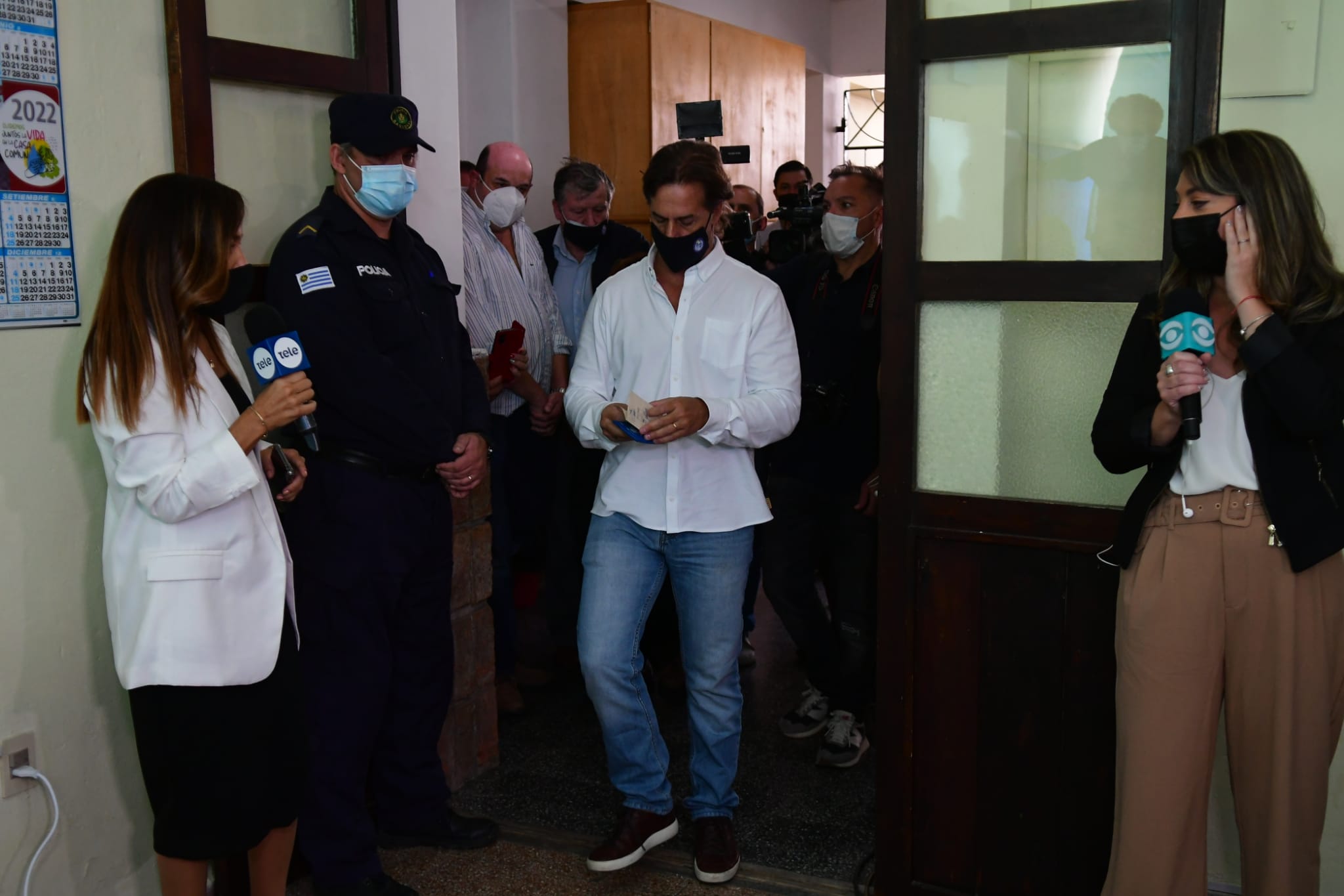 Luis Lacalle Pou votó este domingo en Canelones. Foto: Juan Manuel Ramos