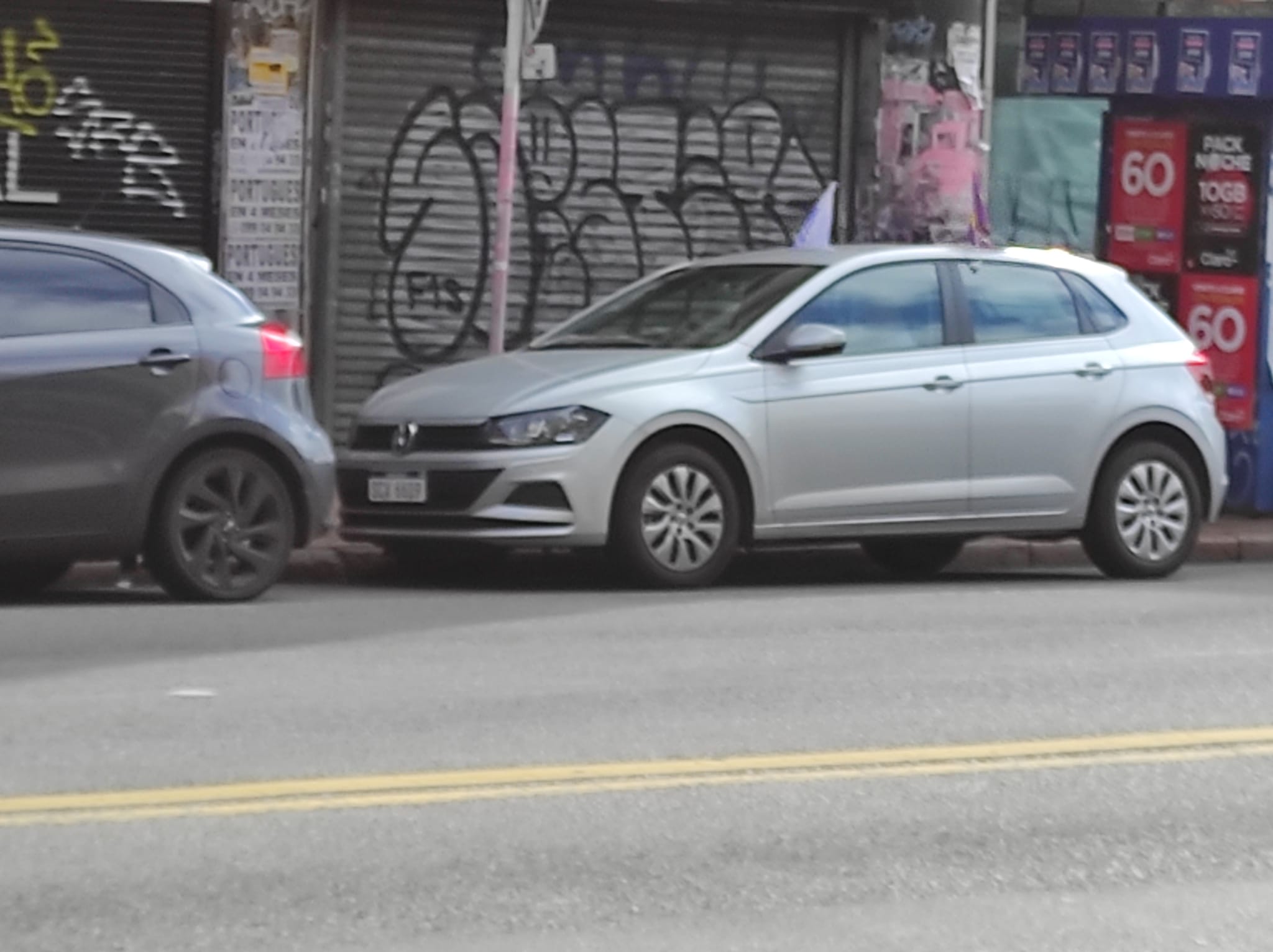 Pablo Mieres estacionado frente a su circuito: Foto: Nicolás Lauber