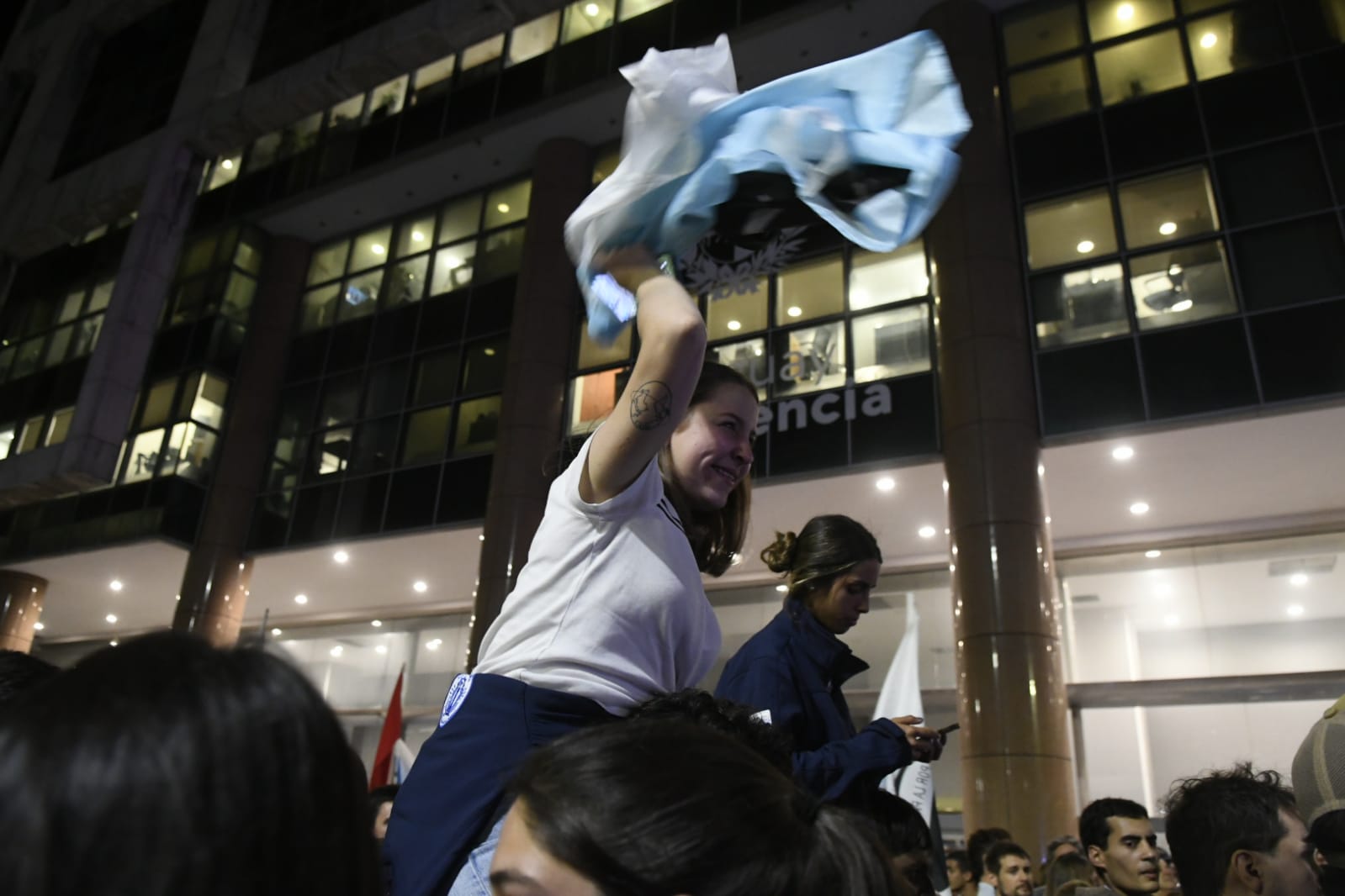 Festejos del NO en Plaza Independencia. Foto: El País