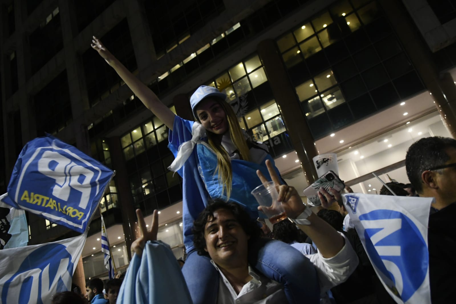 Festejos del NO en Plaza Independencia. Foto: El País