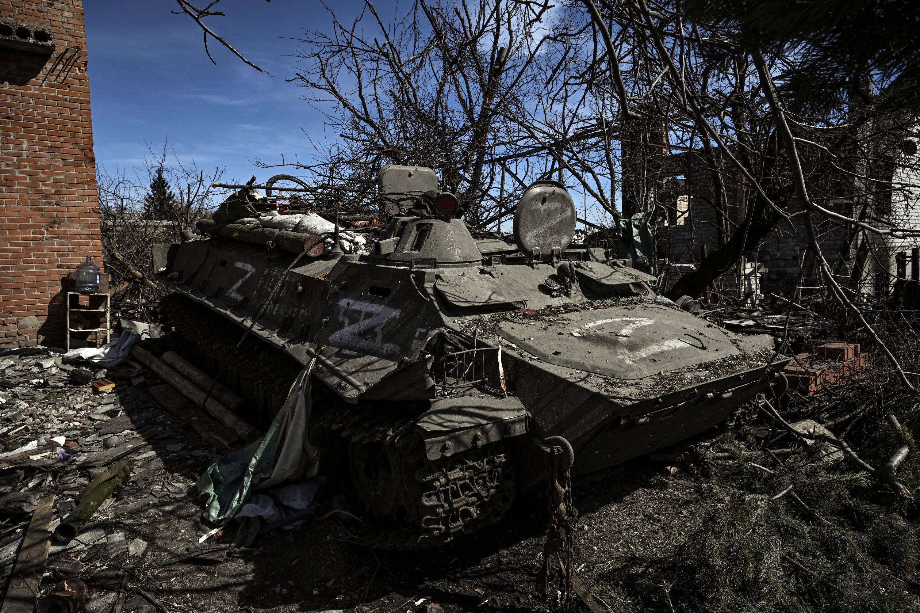 Tanque abandonado de tropas rusas en Mala Rogan. Foto: AFP