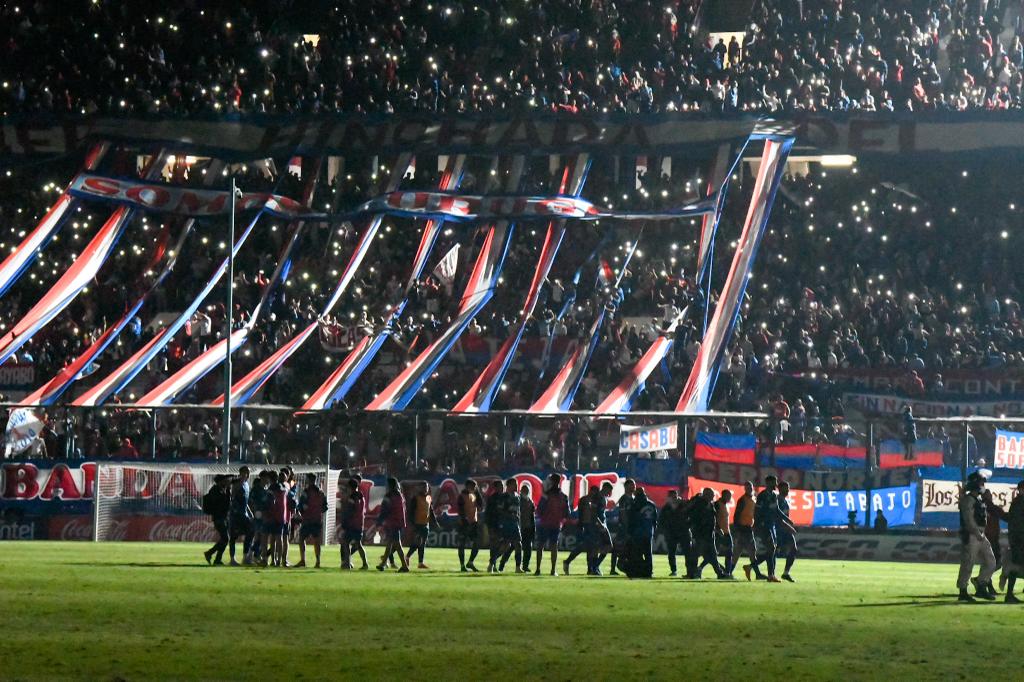 El momento del show de luces en el Gran Parque Central tras el Nacional-Plaza Colonia. Foto: Estefanía Leal.