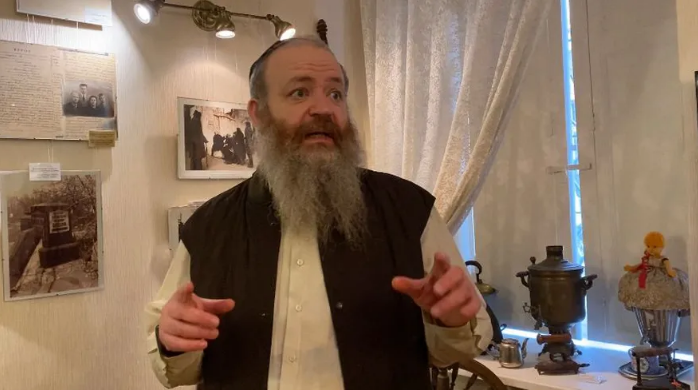 Zvi-Hirsh Binder, otro miembro de la comunidad, que dirige desde hace 20 años el Museo de Historia Judía de Odessa Elisabetta Piqué