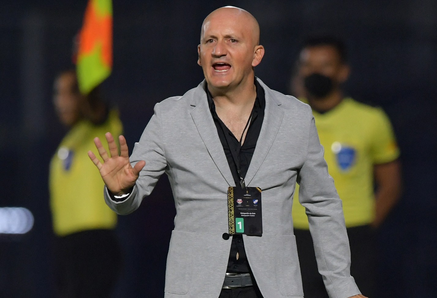 Pablo Repetto en el duelo entre RB Bragantino-Nacional. Foto: AFP.