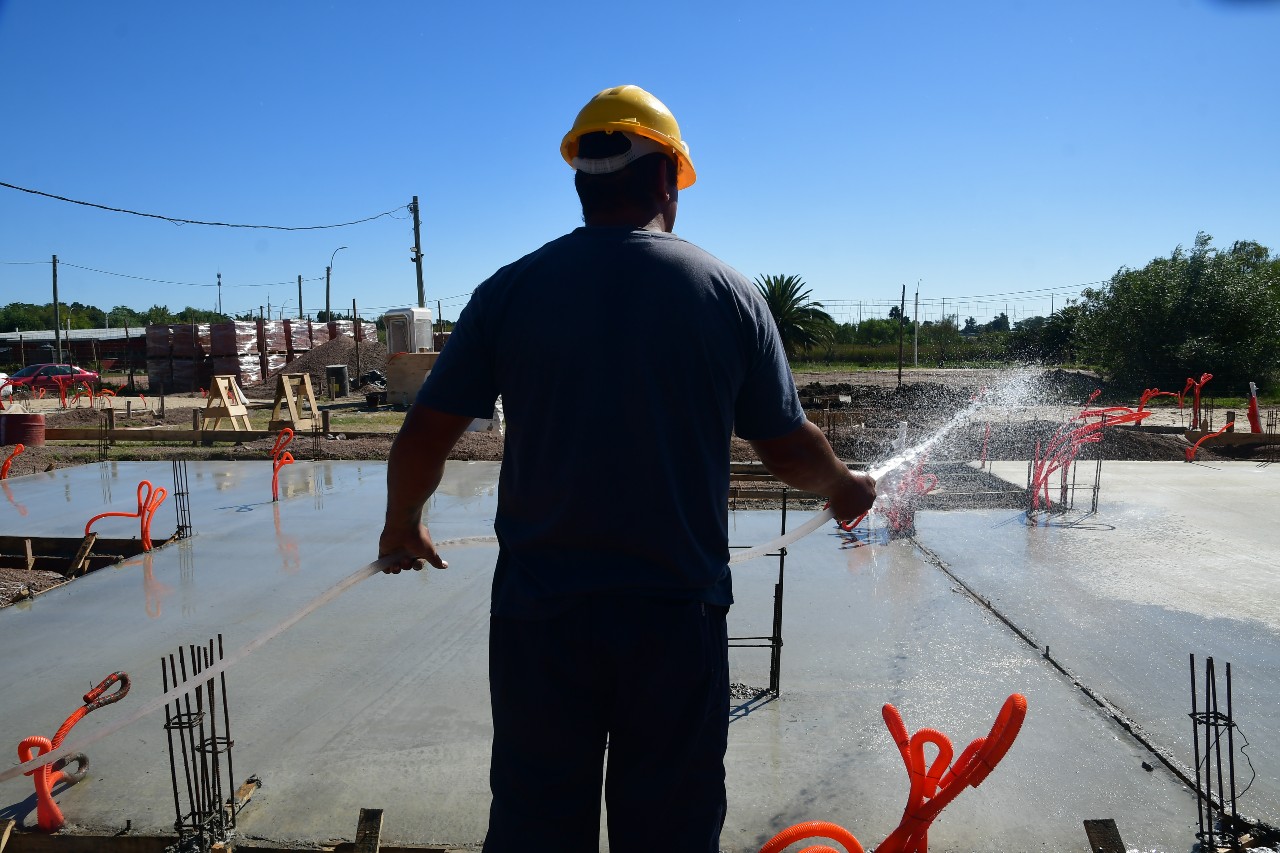 Obra para realojo de asentamientos en el Cerro. Foto: Estefanía Leal.
