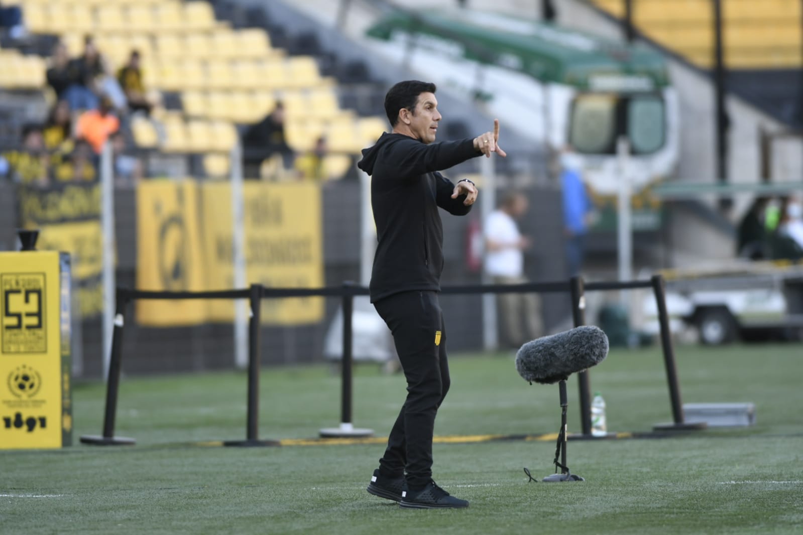 Mauricio Larriera en el duelo entre Peñarol y Liverpool. Foto: Marcelo Bonjour.