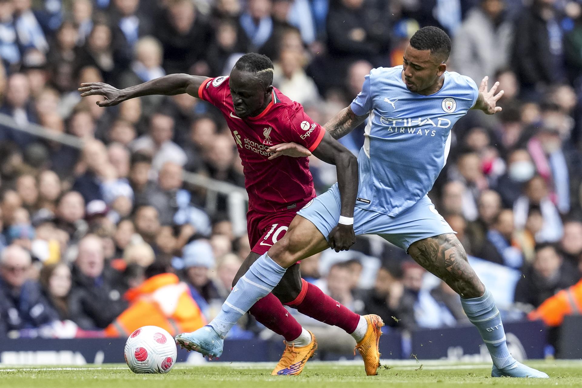 Manchester City y Liverpool en el Etihad por la Premier League. Foto: EFE.