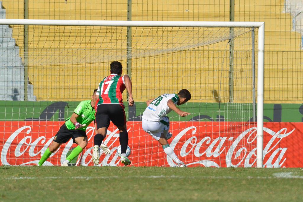 El penal ejecutado por Federico Barrandeguy. Foto: Ricardo Figueredo.