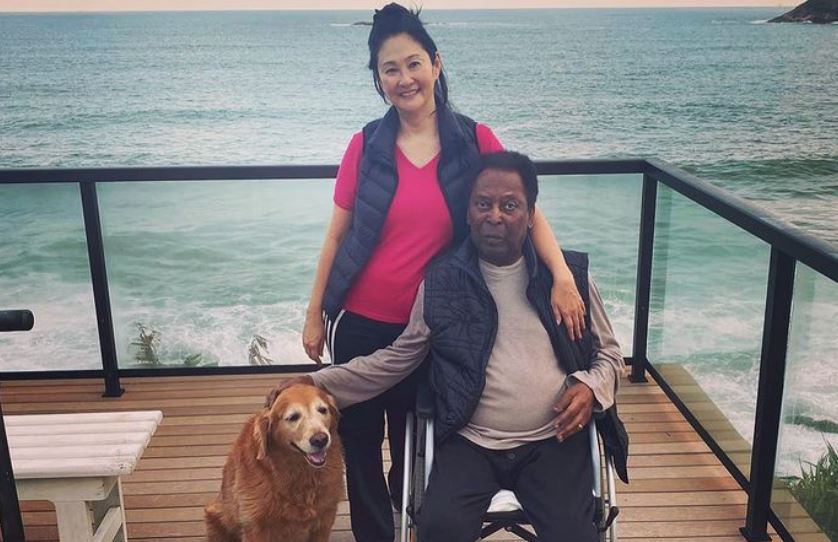 Pelé con su esposa y su perro. Foto: Instagram Pelé.