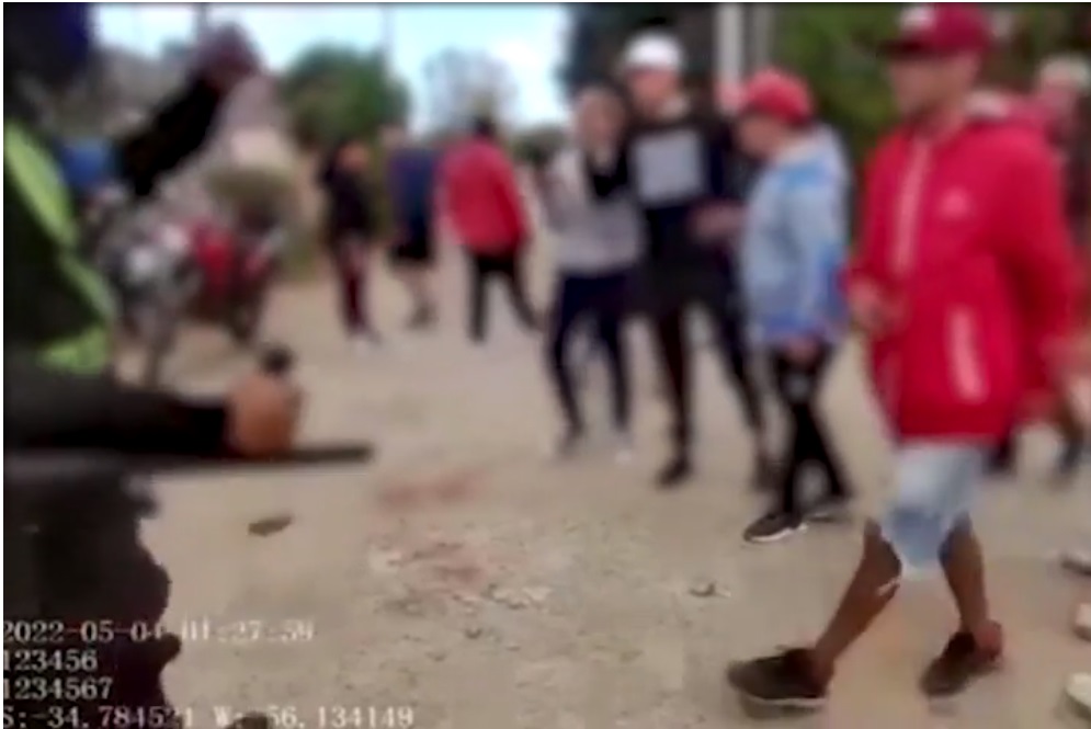 Detuvieron a hombre por drogas; 20 personas lo “rescataron” y atacaron a la policía