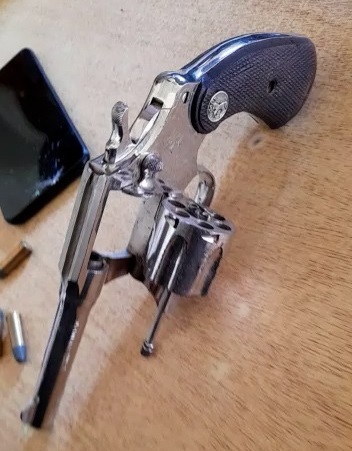 Objetos incautados a operador penitenciario. Foto: Ministerio del Interior