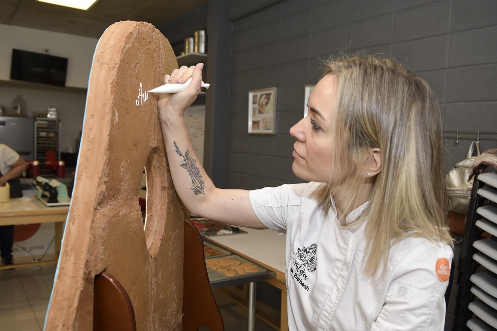 Olga trabajando en la mamushka