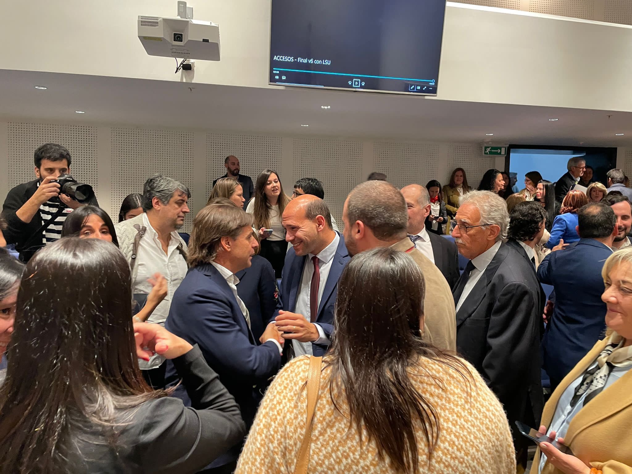 Luis Lacalle Pou y Martín Lema en presentación del programa Accesos. Foto: @MartinLemaUy
