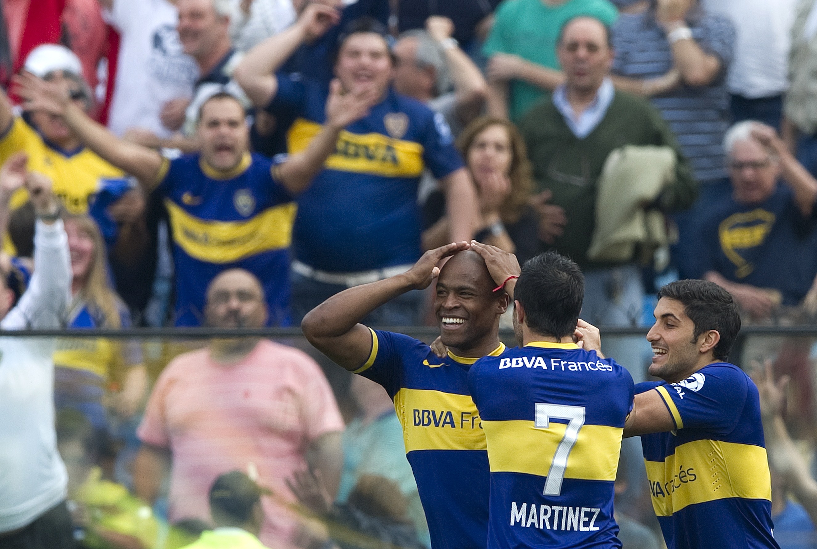 Ribaír Rodríguez festeja un gol convertido a Vélez con la camiseta de Boca. Foto: Archivo