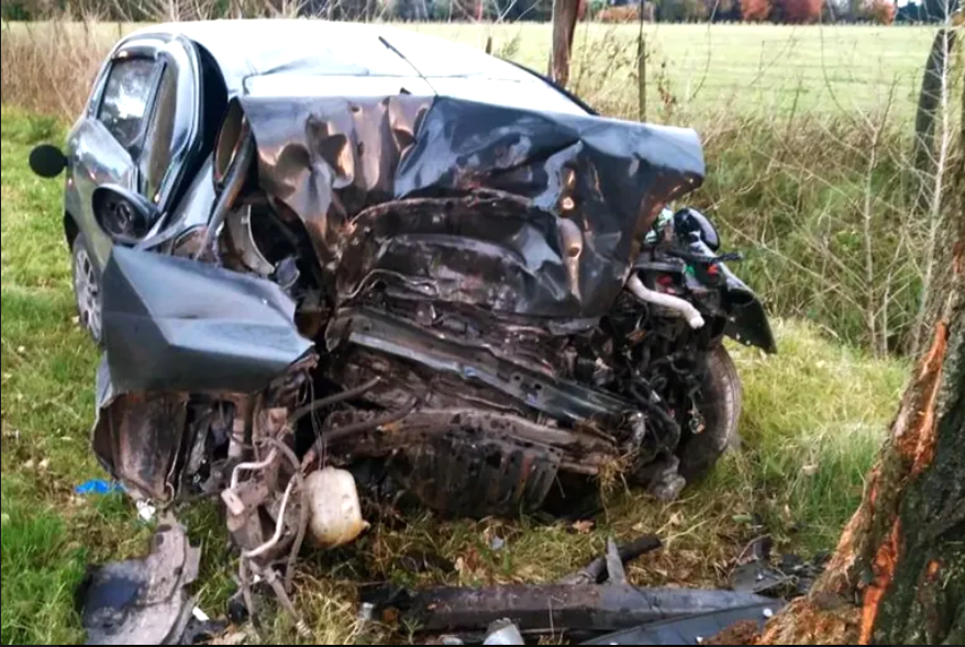 Así quedó el auto donde se trasladaban Maximiliano Rolón y su hermano.