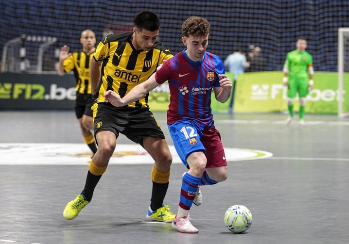 Peñarol ante Barcelona en la Copa Mundo do Futsal Sub 21. Foto: @mundo_do_futsal