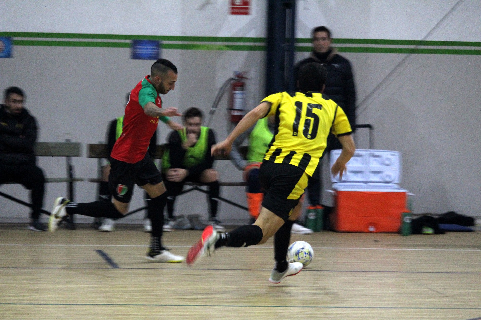 Fútbol Sala: Peñarol y Boston River se sacaron chispas en el partido de la fecha. Fotos: Matías Pérez | El País