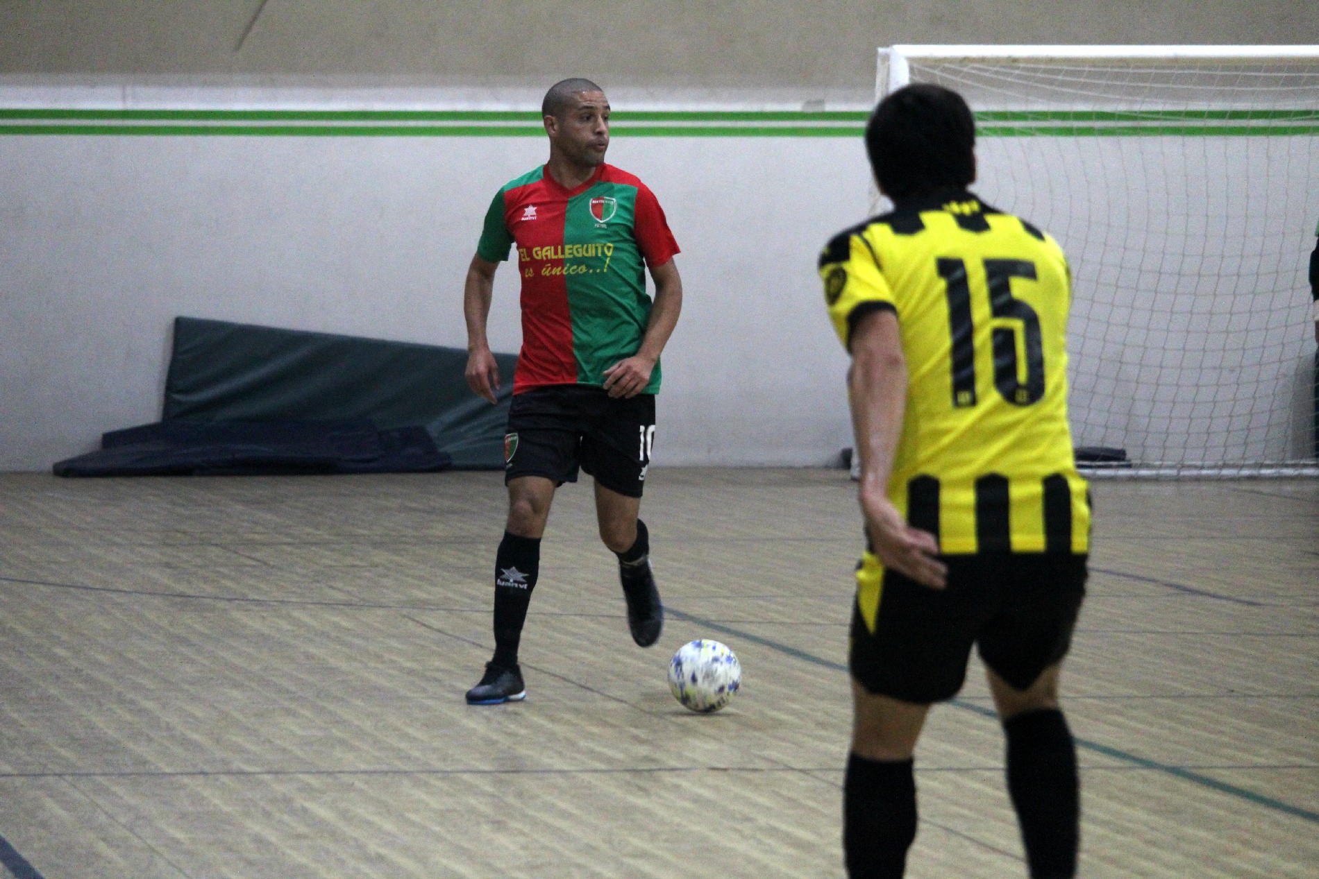 Fútbol Sala: Peñarol y Boston River se sacaron chispas en el partido de la fecha. Fotos: Matías Pérez | El País